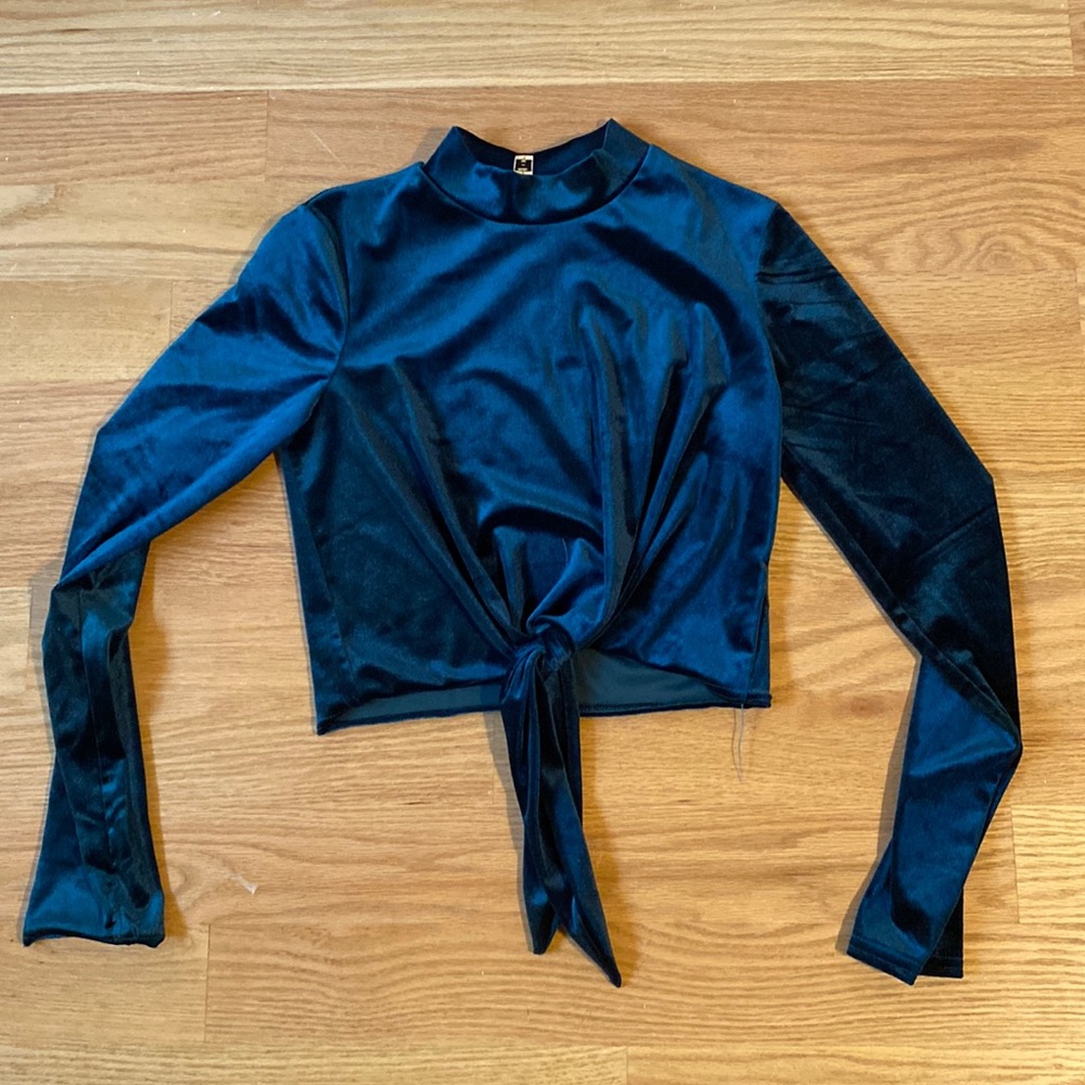 Velvet long sleeve crop top with tie in front